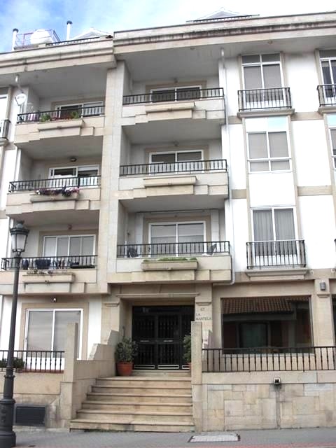 Sanxenxo: A7083: Appartement avec terrasse à 50 mètres. de la mer...