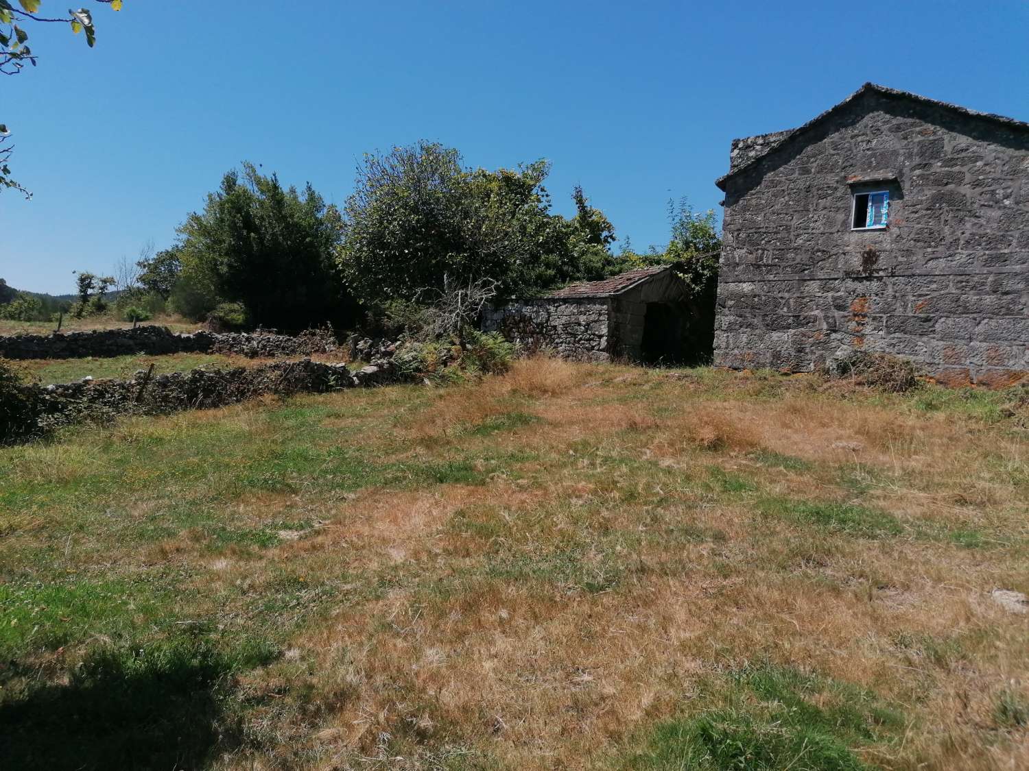 Cotobade: A7106: Old stone house with farm, with beautiful views of the valley...