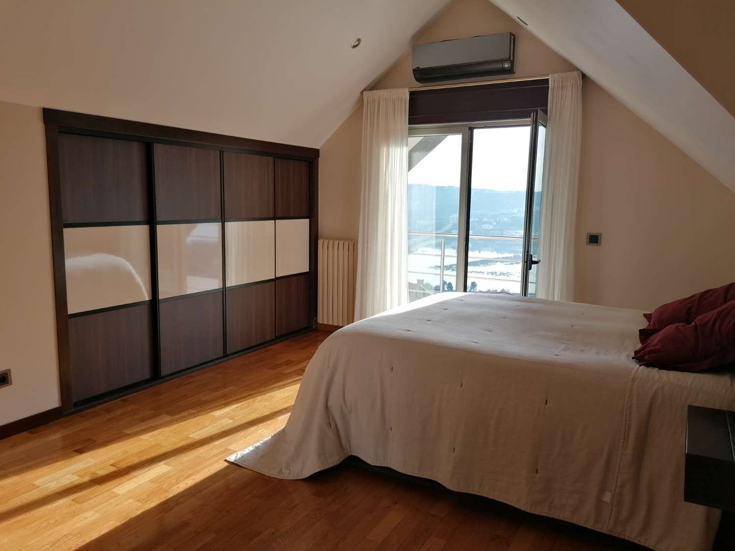 A Coruña: A7139: Cabanas: Villa minimalista con vista incredibile sulla Ria de Ares...