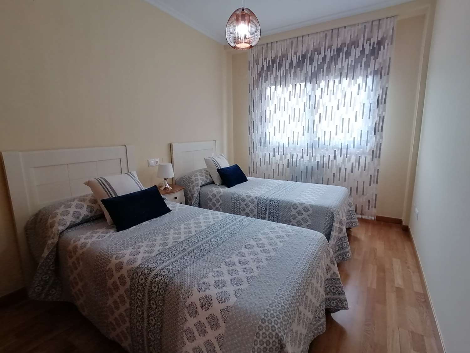 Sanxenxo: Piso de alquiler para todo el año, 2 dormitorios con garaje, piscina comunitaria....