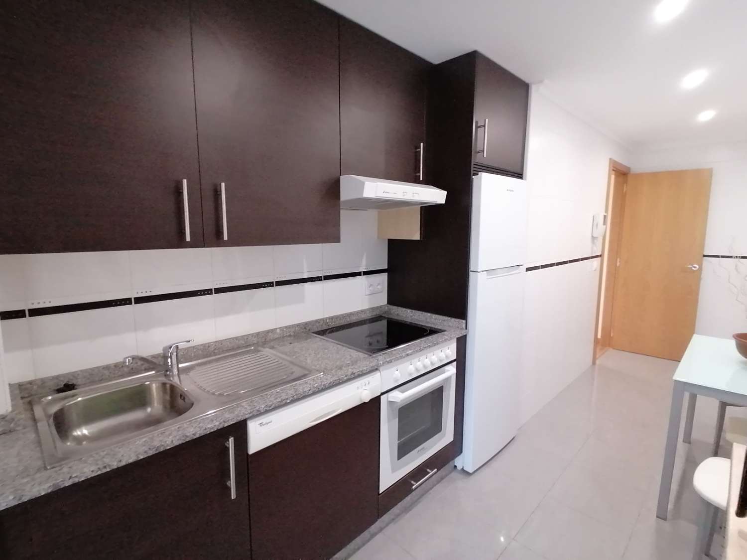 Sanxenxo: Piso de alquiler para todo el año, 2 dormitorios con garaje, piscina comunitaria....