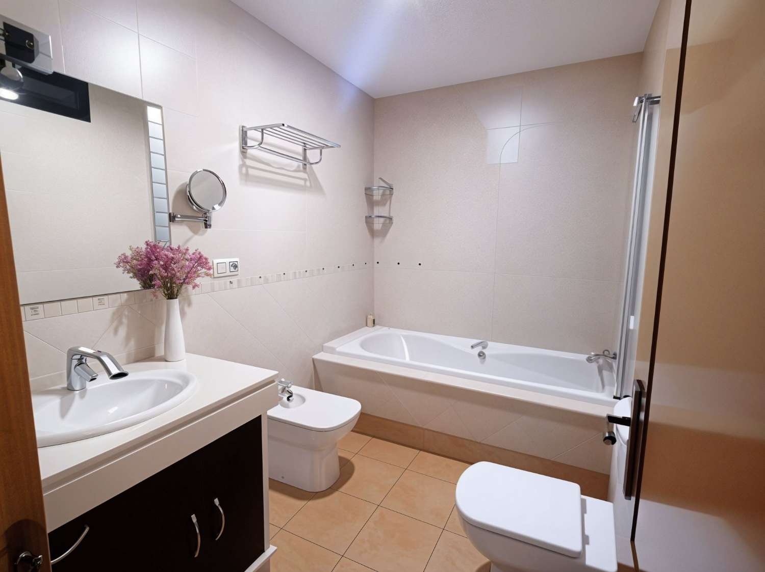 Vilaxoan: coqueta casa muy céntrica, se ofrece en alquiler para larga temporada