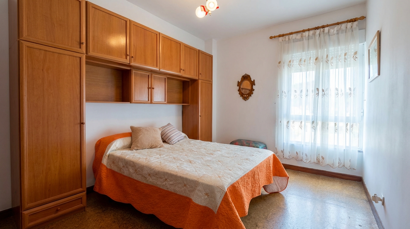 **Encantador piso exterior con terraza y jardines comunitarios**