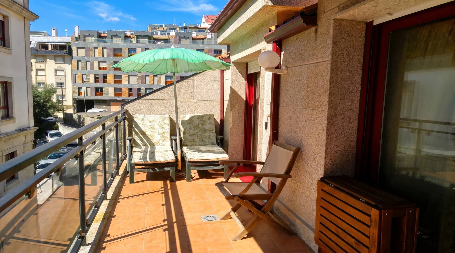Sanxenxo: A7295: Atico con terraza a 10 mts de Silgar