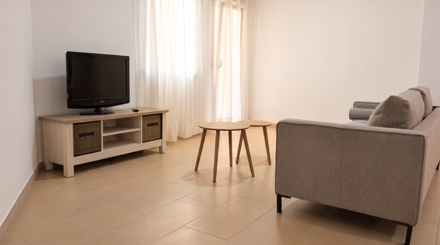 Sanxenxo: very spacious renovated apartment a few meters from the Madama.... Do you know him..?