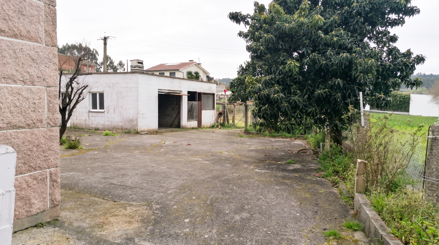 Meis: Casa - chalet independiente con finca en Mosteiro