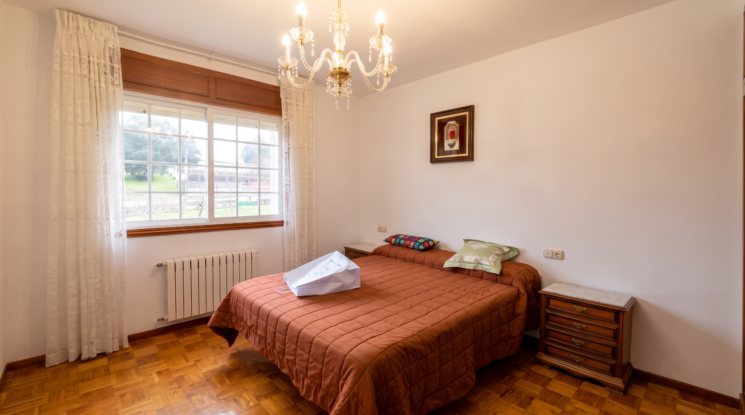 Meis: Casa - chalet independiente con finca en Mosteiro