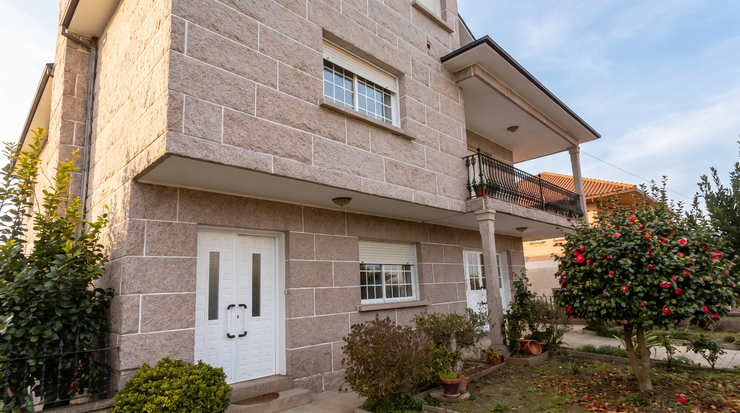 Meis: Casa - chalet independiente con finca en Mosteiro