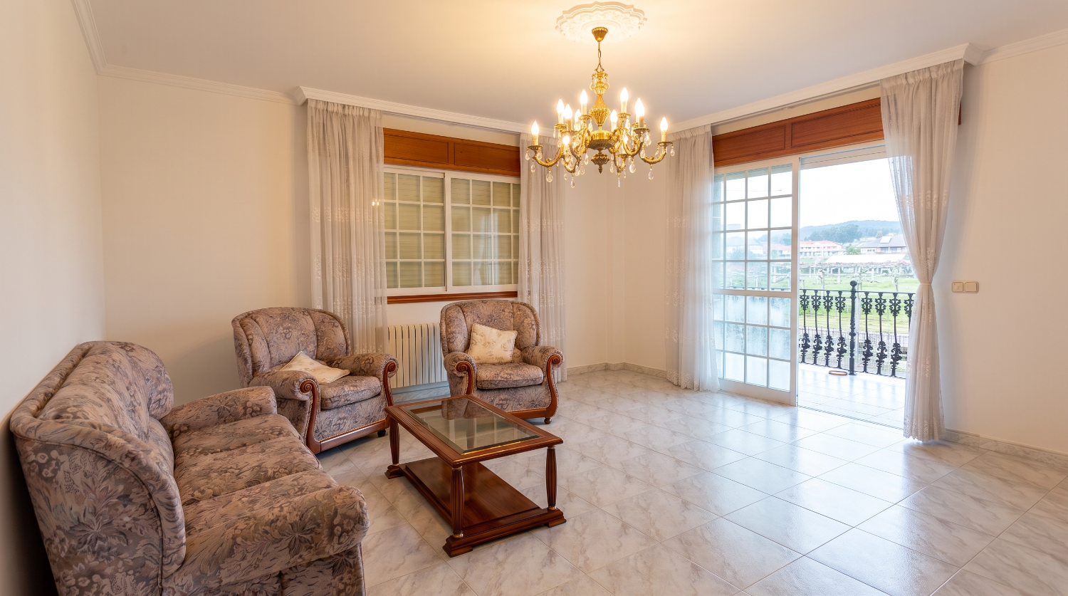 Meis: Casa - chalet independiente con finca en Mosteiro