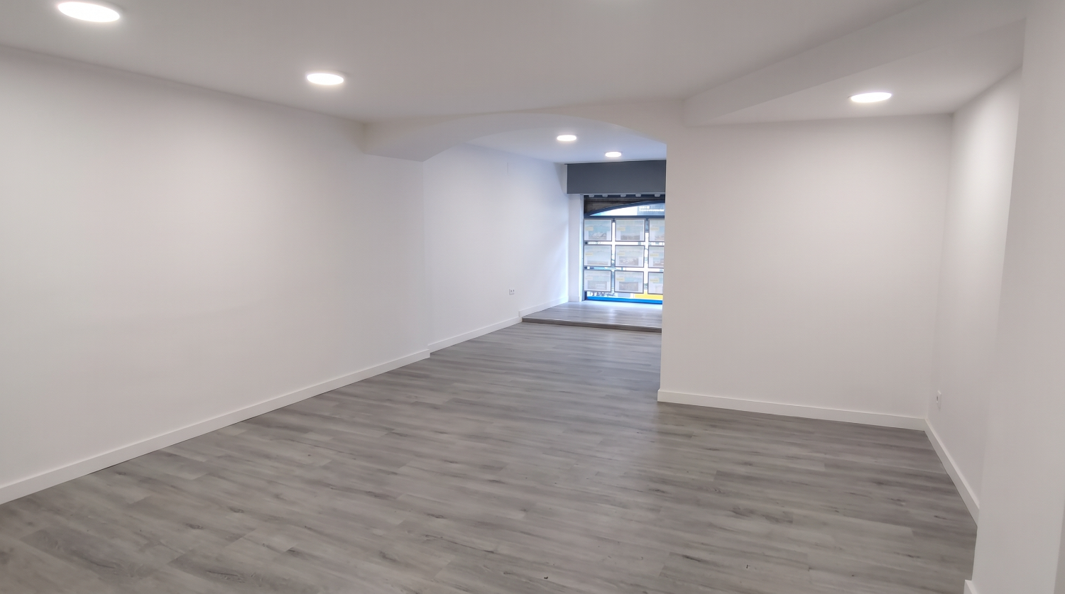 Sanxenxo: Bajo comercial con Licencia en vigor, situado a 20 mts de Silgar