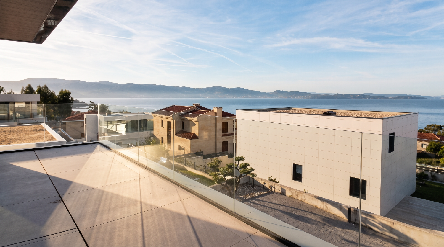 Sanxenxo: Magnifico chalet minimalista de estilo moderno con vistas a la Ria de Pontevedra