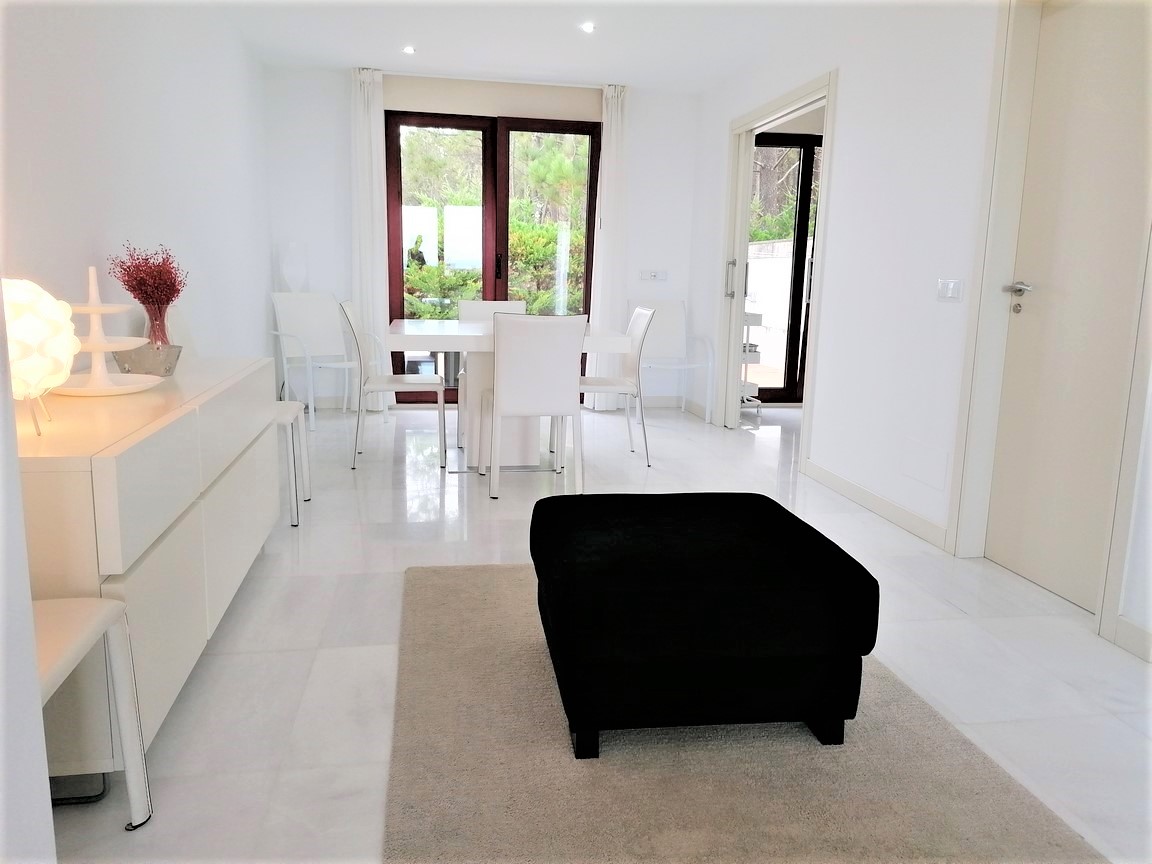 We sell magnificent property, located in Urbanization with swimming pool, on the seafront... San Vicente, O Grove