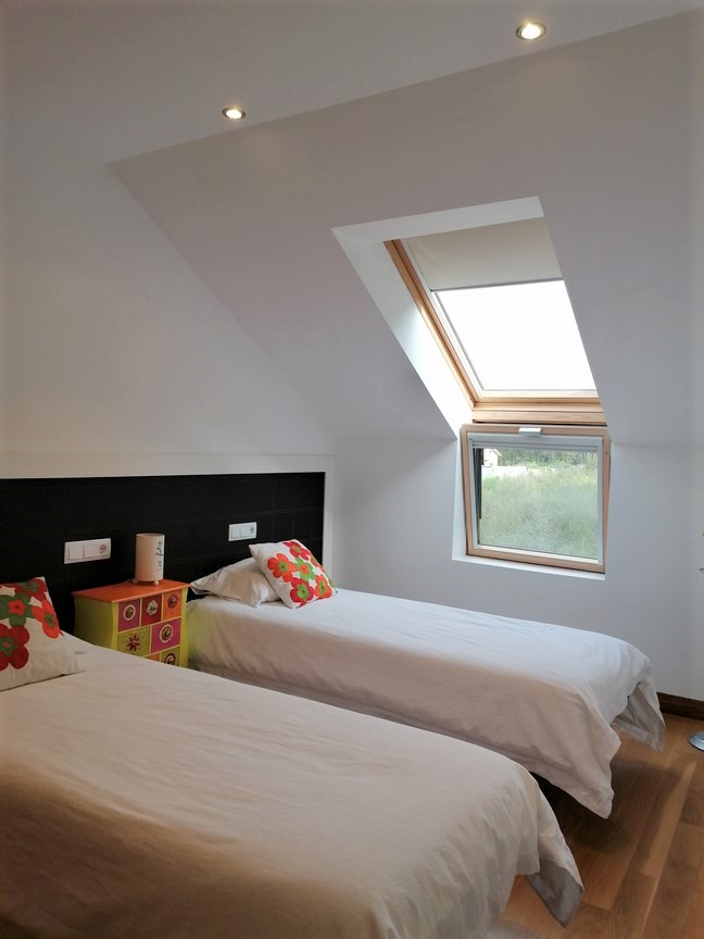 We sell magnificent property, located in Urbanization with swimming pool, on the seafront... San Vicente, O Grove