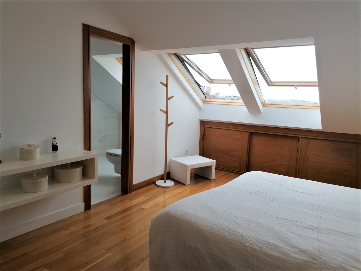 We sell magnificent property, located in Urbanization with swimming pool, on the seafront... San Vicente, O Grove