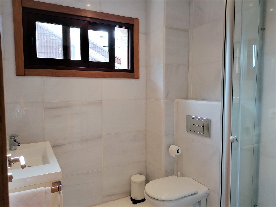 We sell magnificent property, located in Urbanization with swimming pool, on the seafront... San Vicente, O Grove