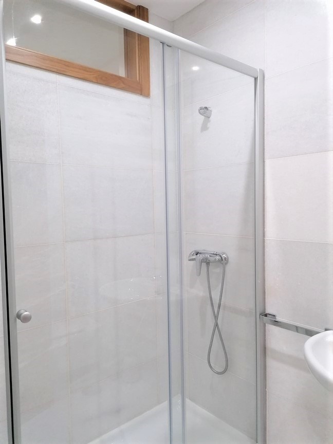 We sell magnificent property, located in Urbanization with swimming pool, on the seafront... San Vicente, O Grove
