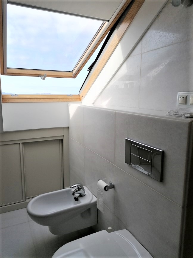 We sell magnificent property, located in Urbanization with swimming pool, on the seafront... San Vicente, O Grove