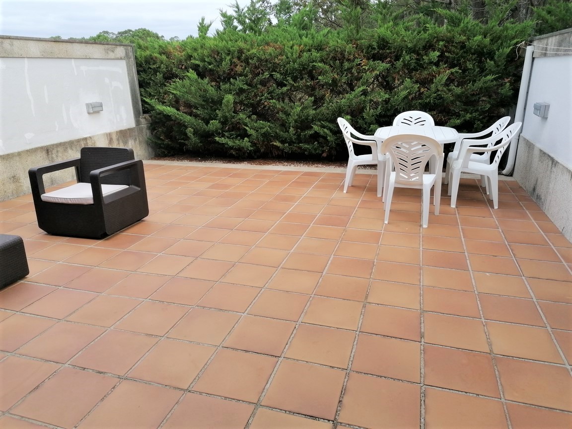 We sell magnificent property, located in Urbanization with swimming pool, on the seafront... San Vicente, O Grove
