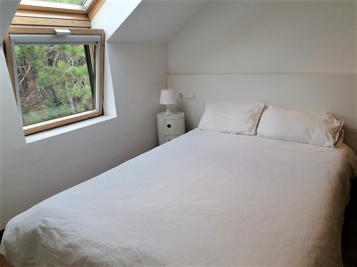 We sell magnificent property, located in Urbanization with swimming pool, on the seafront... San Vicente, O Grove