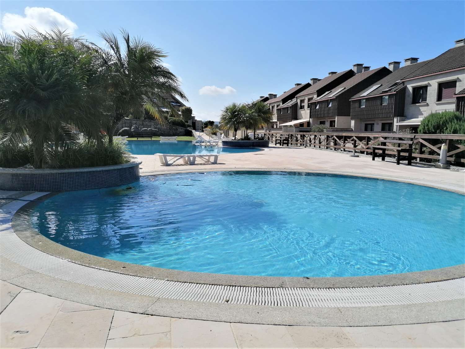 We sell magnificent property, located in Urbanization with swimming pool, on the seafront... San Vicente, O Grove