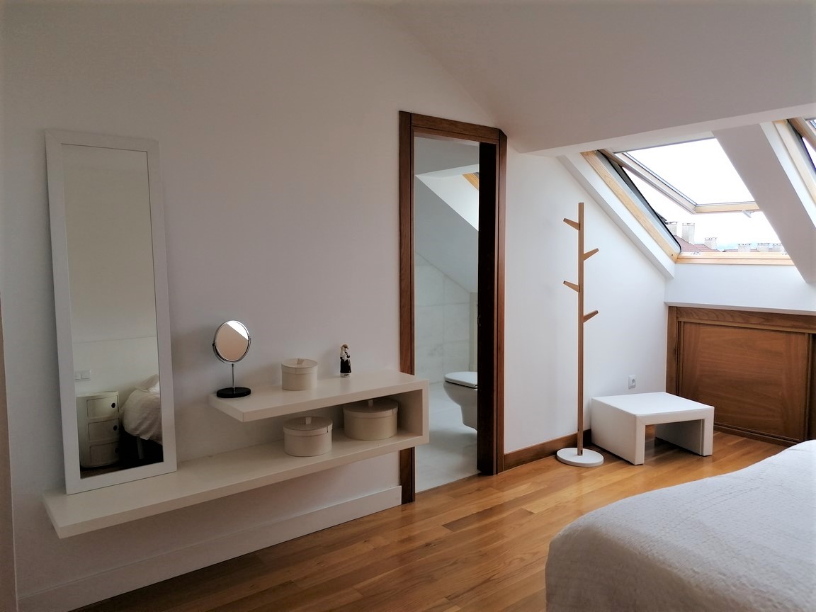 We sell magnificent property, located in Urbanization with swimming pool, on the seafront... San Vicente, O Grove