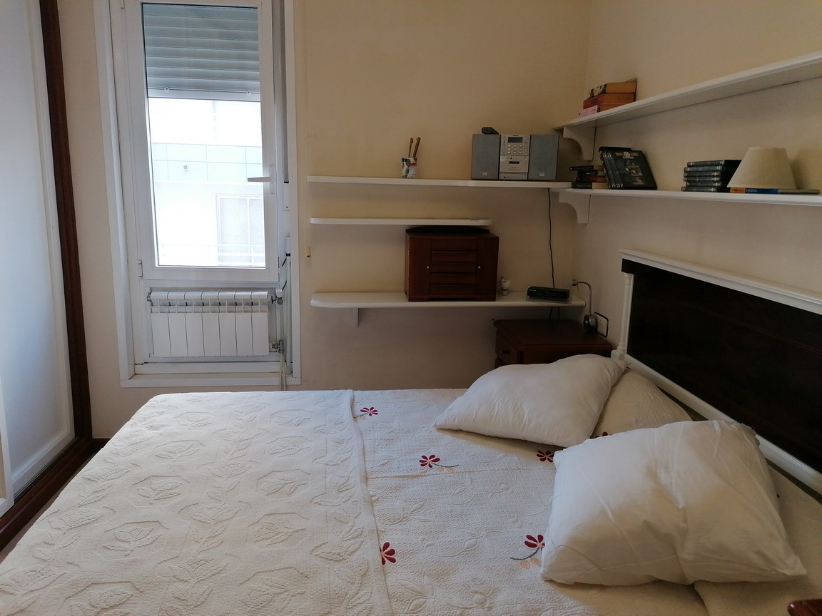 SANXENXO: C/Madrid, primera linea de mar... Piso 2 dormitorios, con garaje ... vistas unicas al mar...