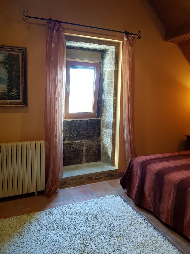 Vilanova de Arousa: Detached villa with outdoor pool surrounded by gardens...