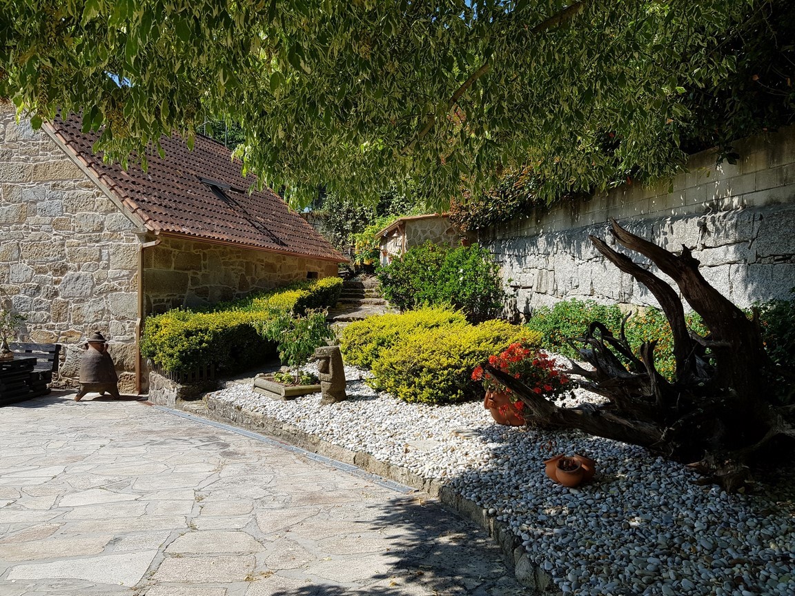 Vilanova de Arousa: Freistehende Villa mit Außenpool, umgeben von Gärten...