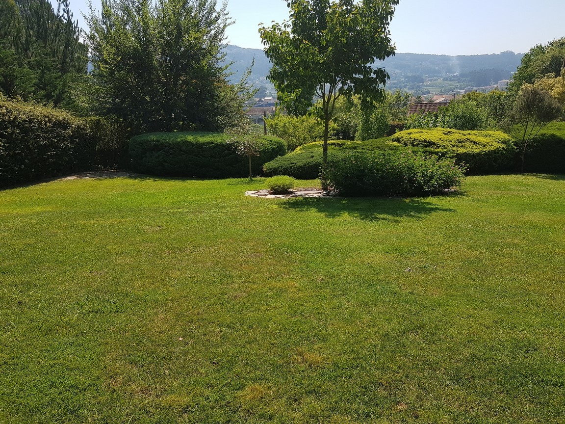 Vilanova de Arousa: Villa indipendente con piscina all'aperto circondata da giardini...