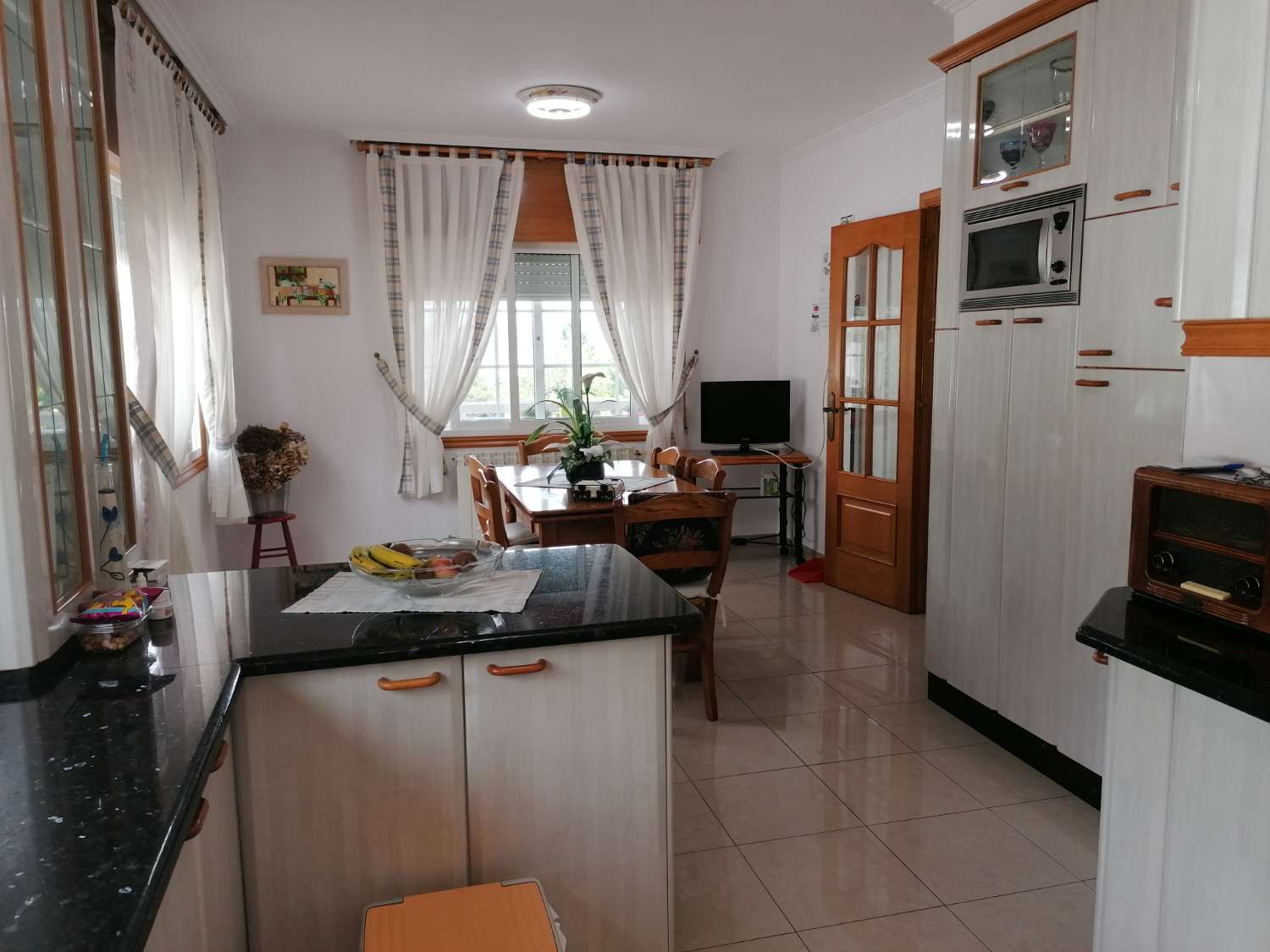Poio: A7094: Samieira... Vila s farmou, zahradami, venkovním bazénem... výhled na moře...