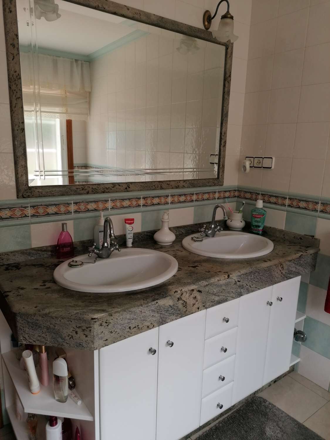 Poio: A7094: Samieira... Vila s farmou, zahradami, venkovním bazénem... výhled na moře...