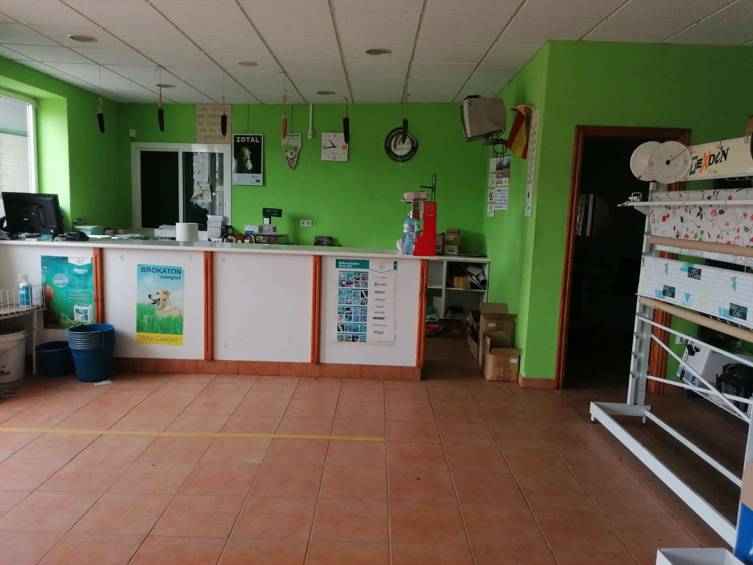 Cambados: A7109: House with farm, warehouse, vineyards... located in Castrelo.