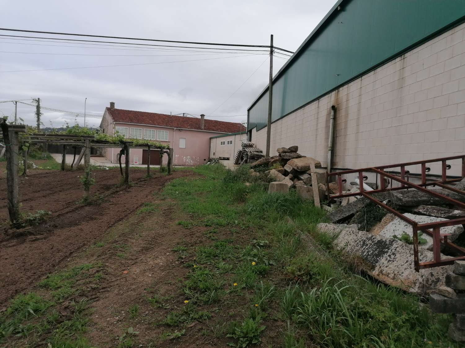 Cambados: A7109: Maison avec ferme, entrepôt, vignes... situé à Castrelo.