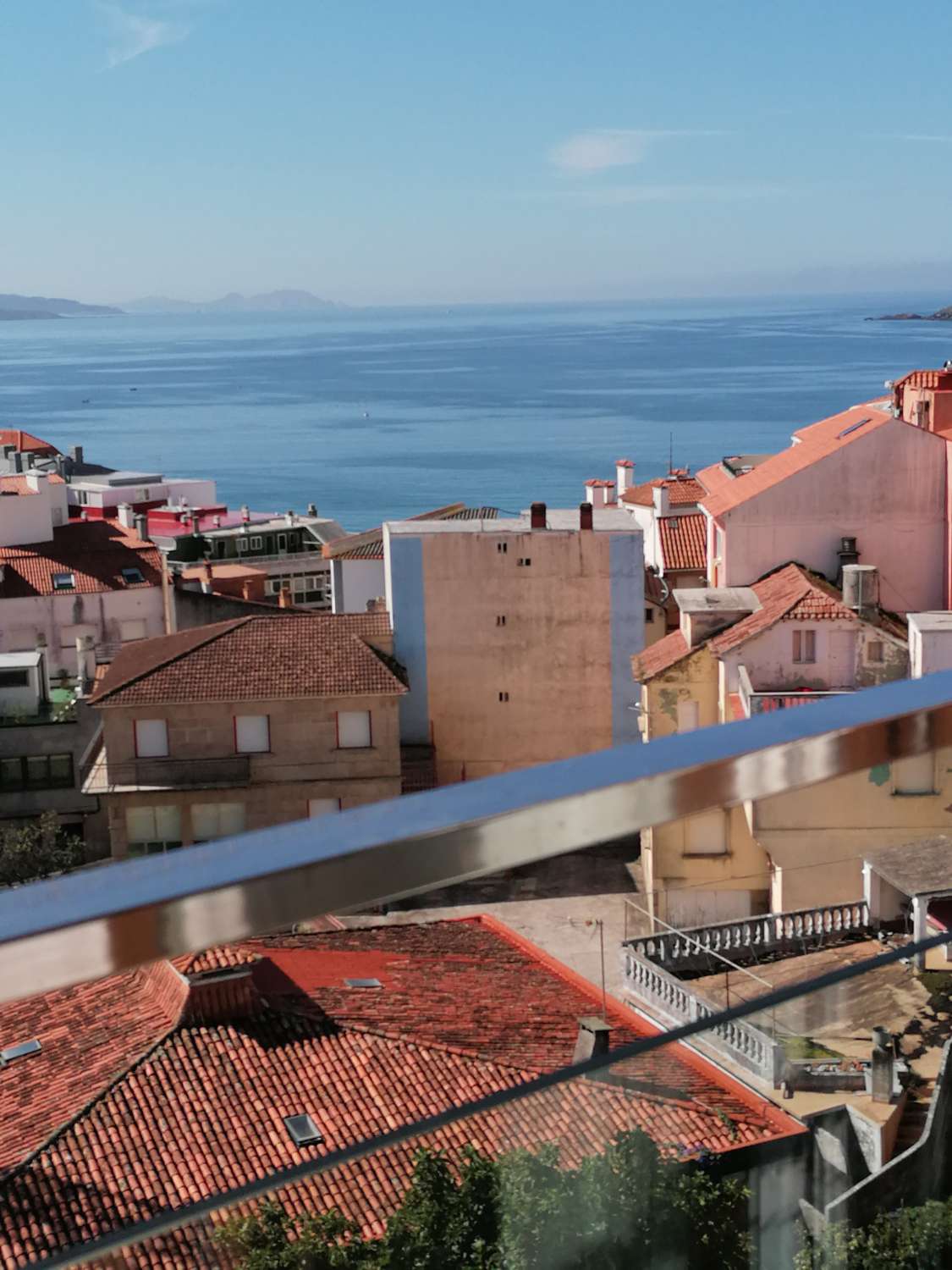 Sanxenxo: Viste spettacolari sul mare e sul porto turistico di Sanxenxo....