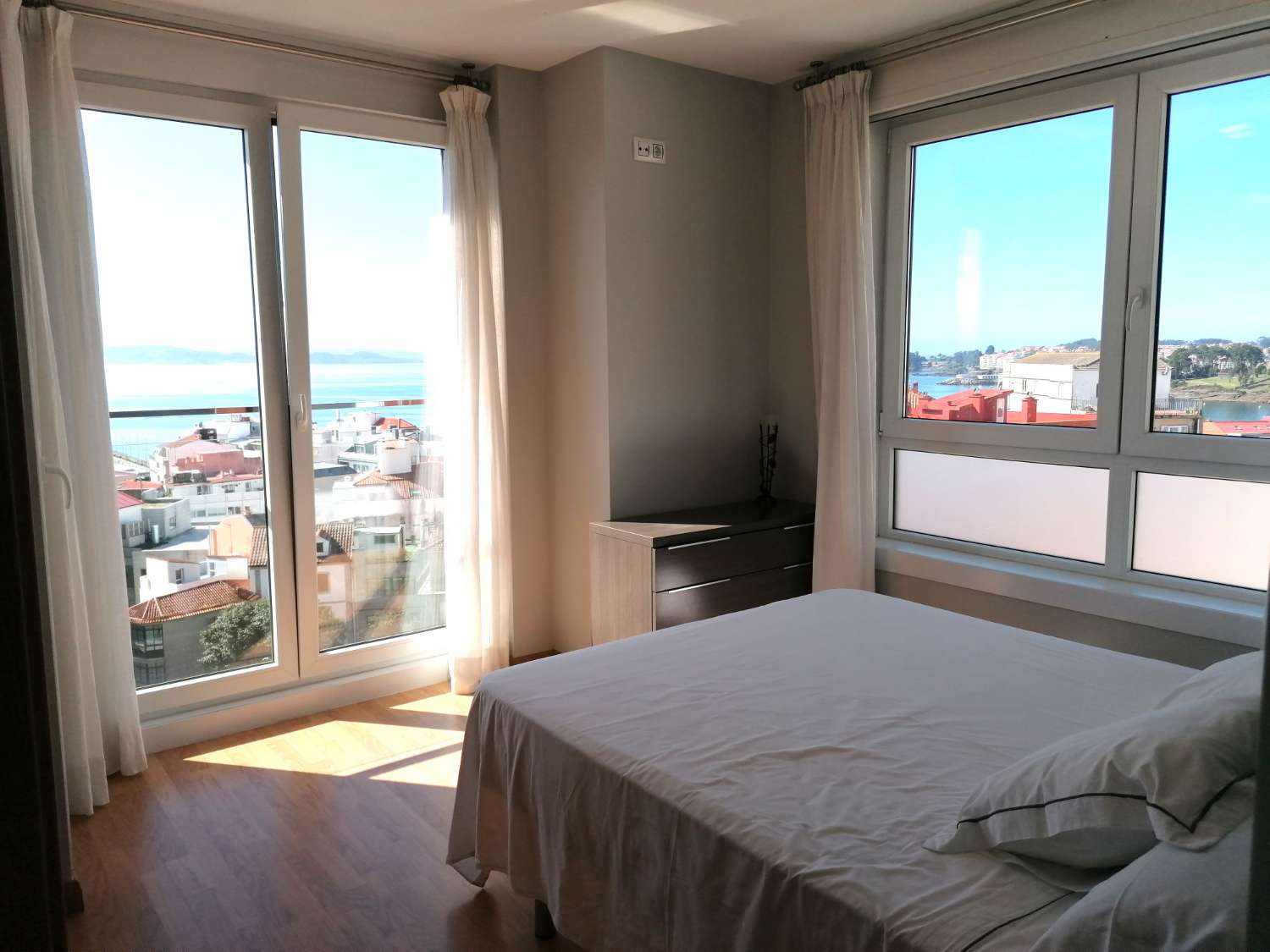 Sanxenxo: Viste spettacolari sul mare e sul porto turistico di Sanxenxo....