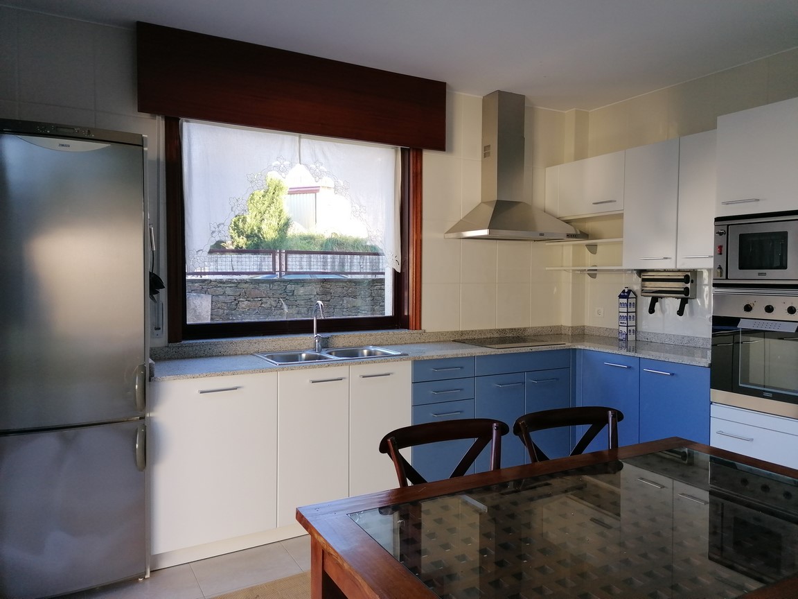 La Coruña: A7117: Santiago de Compostela: Semi-detached house in Urbanization....