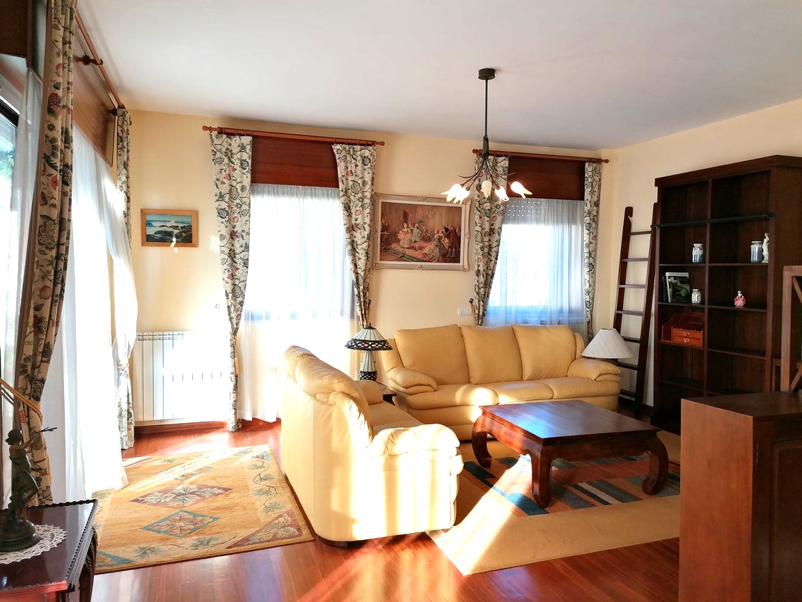 La Coruña: A7117: Santiago de Compostela: Semi-detached house in Urbanization....