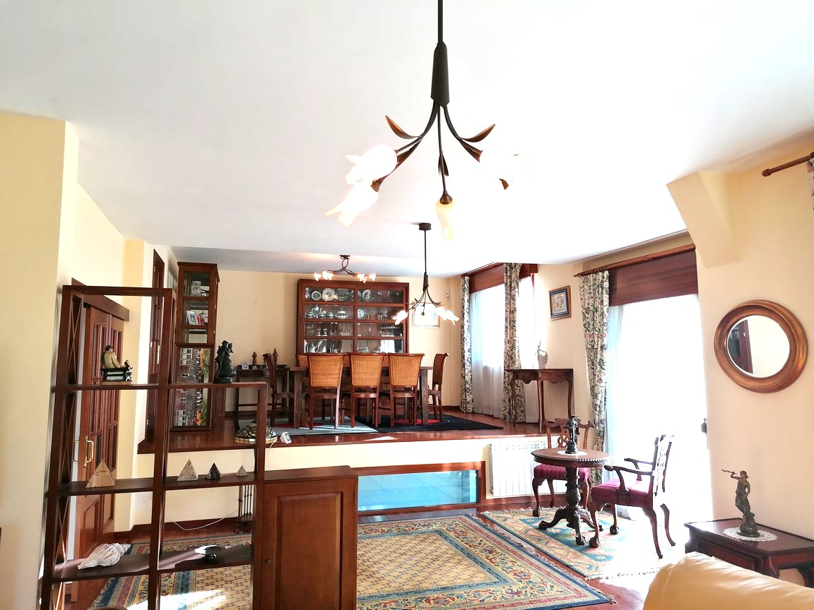La Coruña: A7117: Santiago de Compostela: Semi-detached house in Urbanization....