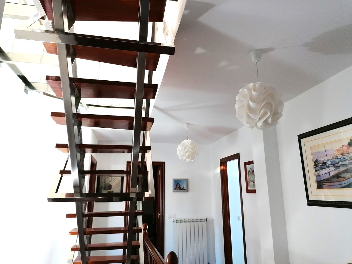 La Coruña: A7117: Santiago de Compostela: Semi-detached house in Urbanization....