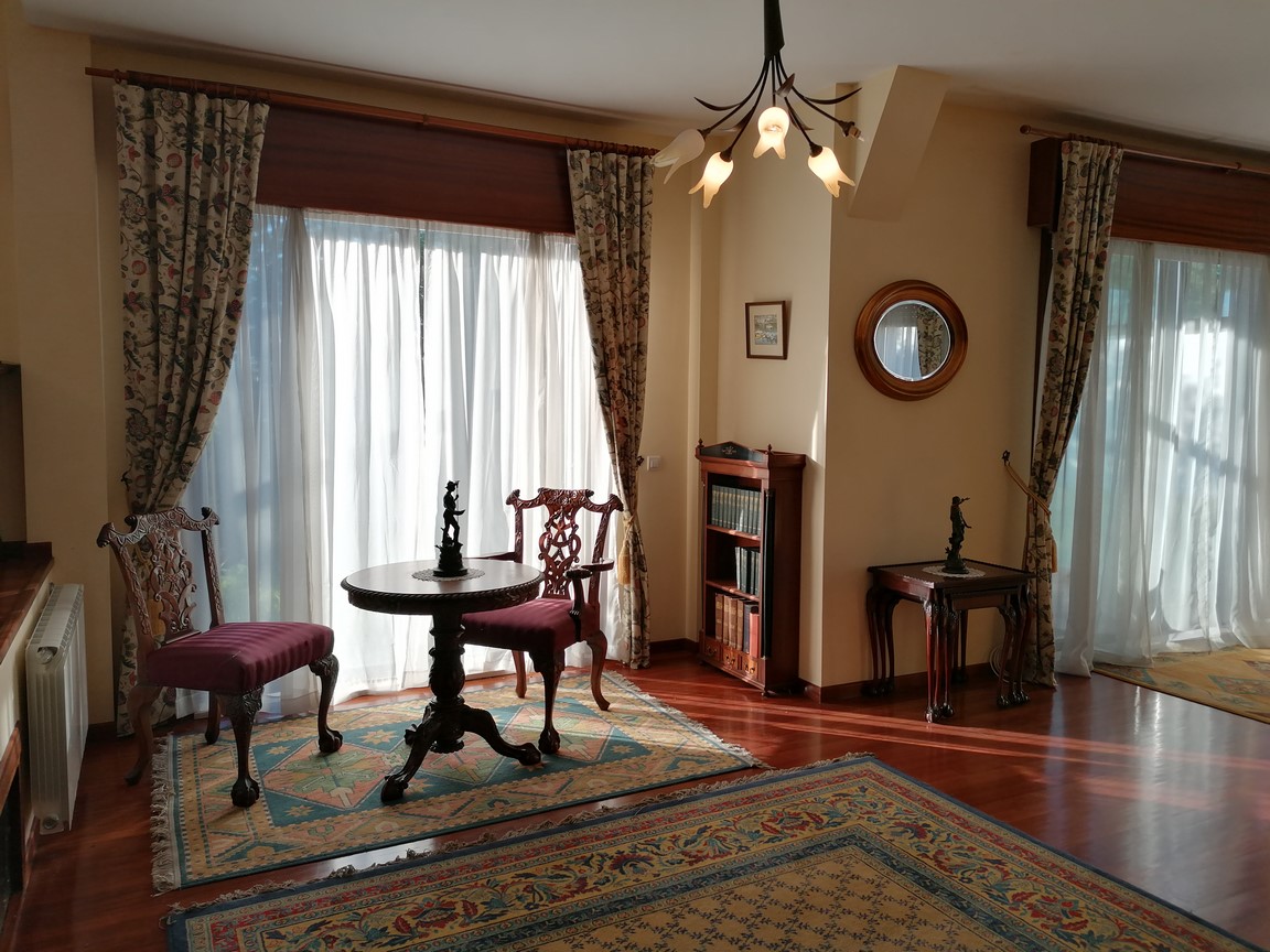 La Coruña: A7117: Santiago de Compostela: Semi-detached house in Urbanization....
