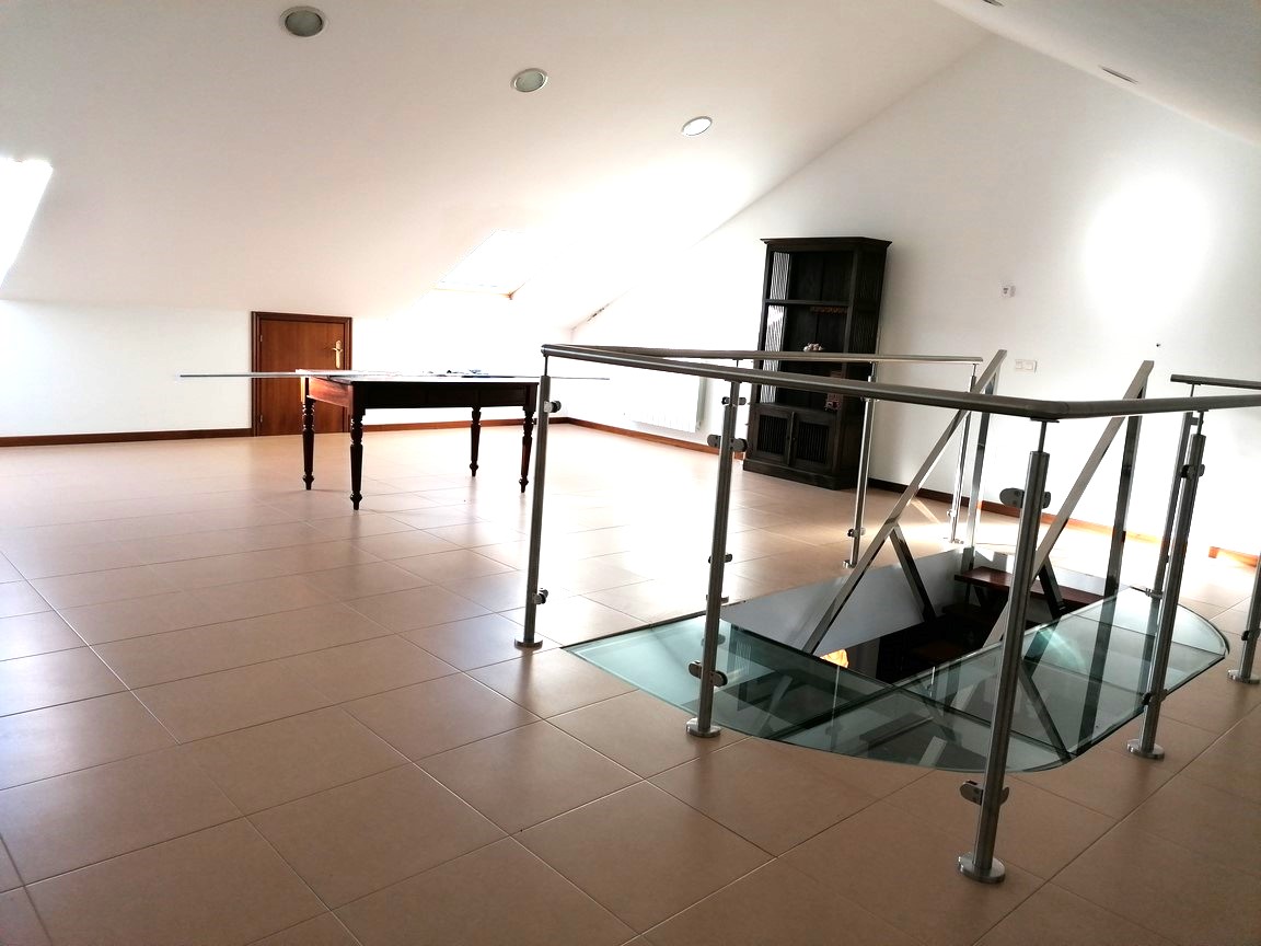 La Coruña: A7117: Santiago de Compostela: Semi-detached house in Urbanization....
