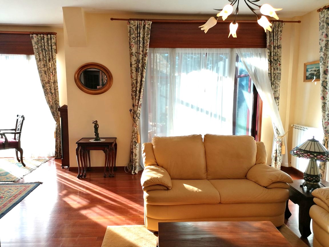 La Coruña: A7117: Santiago de Compostela: Semi-detached house in Urbanization....