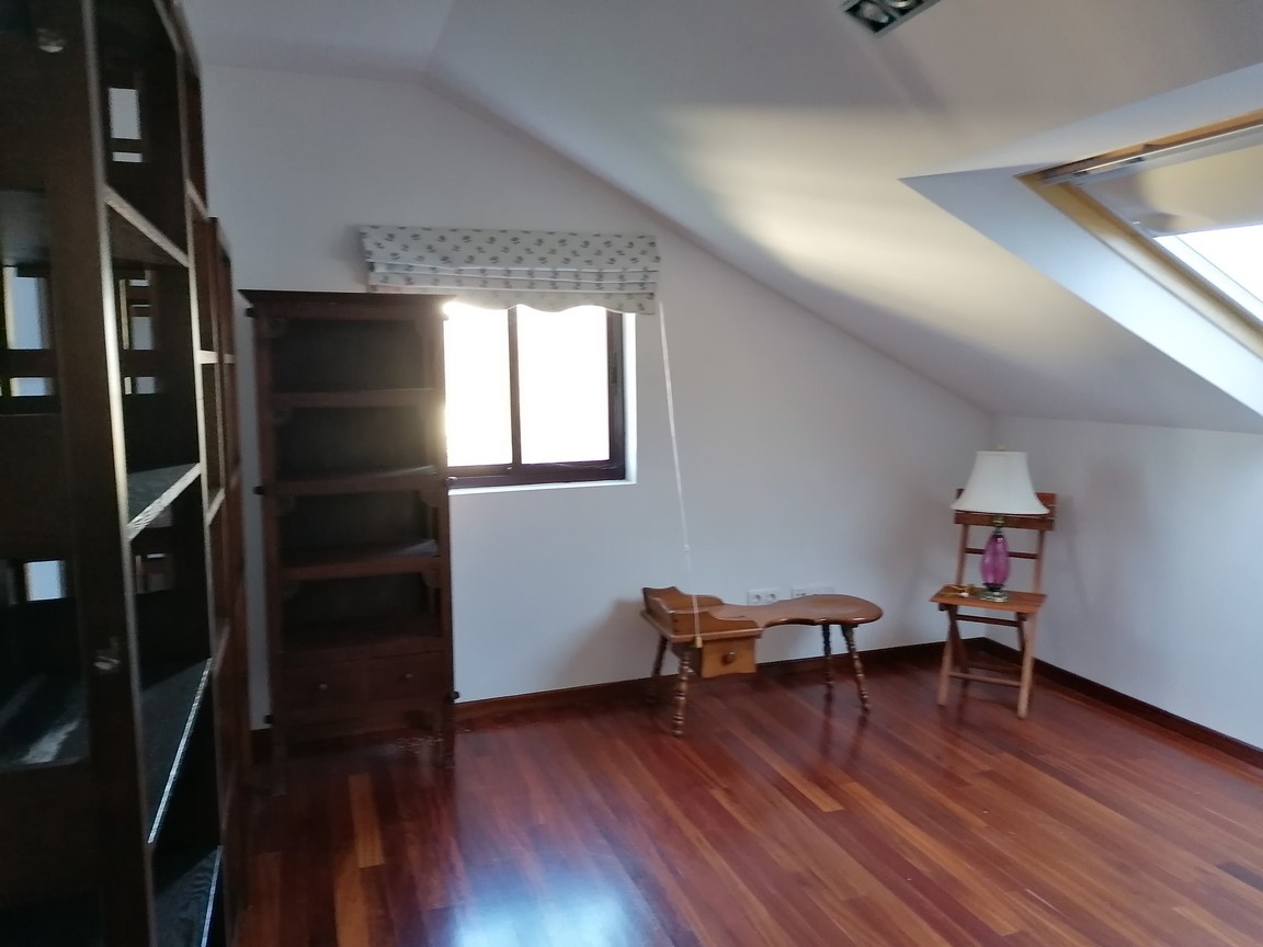 La Coruña: A7117: Santiago de Compostela: Semi-detached house in Urbanization....