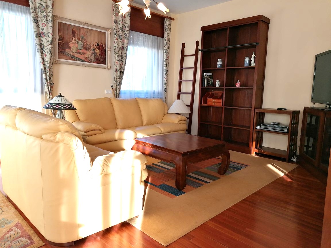 La Coruña: A7117: Santiago de Compostela: Semi-detached house in Urbanization....