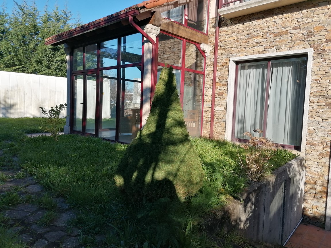 La Coruña: A7117: Santiago de Compostela: Semi-detached house in Urbanization....