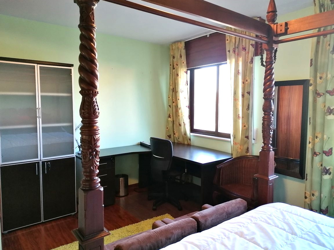La Coruña: A7117: Santiago de Compostela: Semi-detached house in Urbanization....