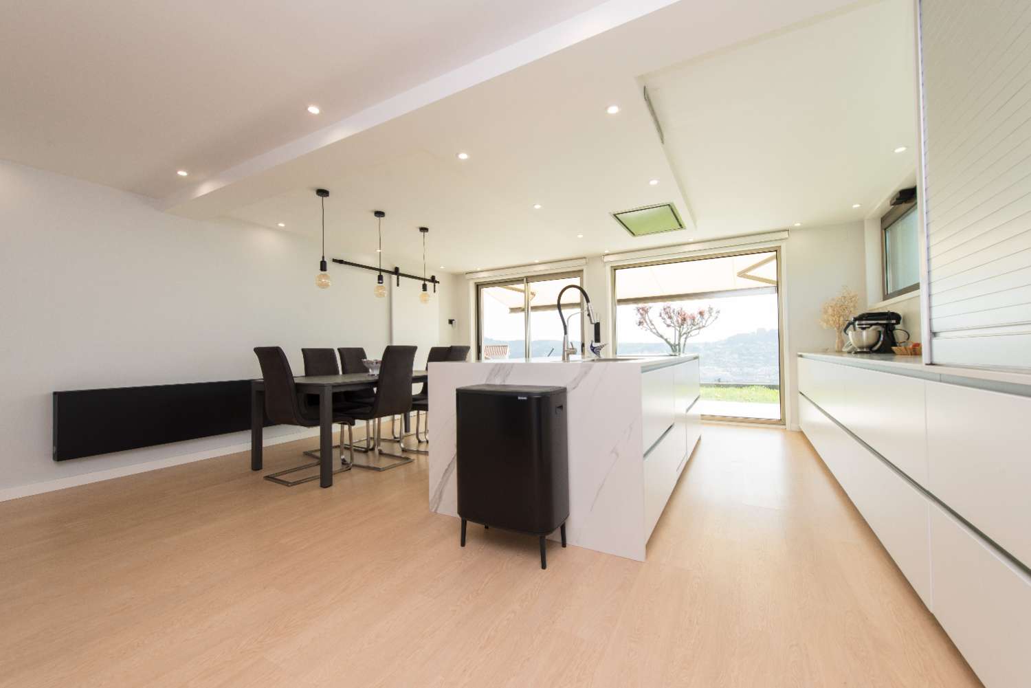A Coruña: A7139: Cabanas: Minimalistische villa met een fantastisch uitzicht op de Ria de Ares...