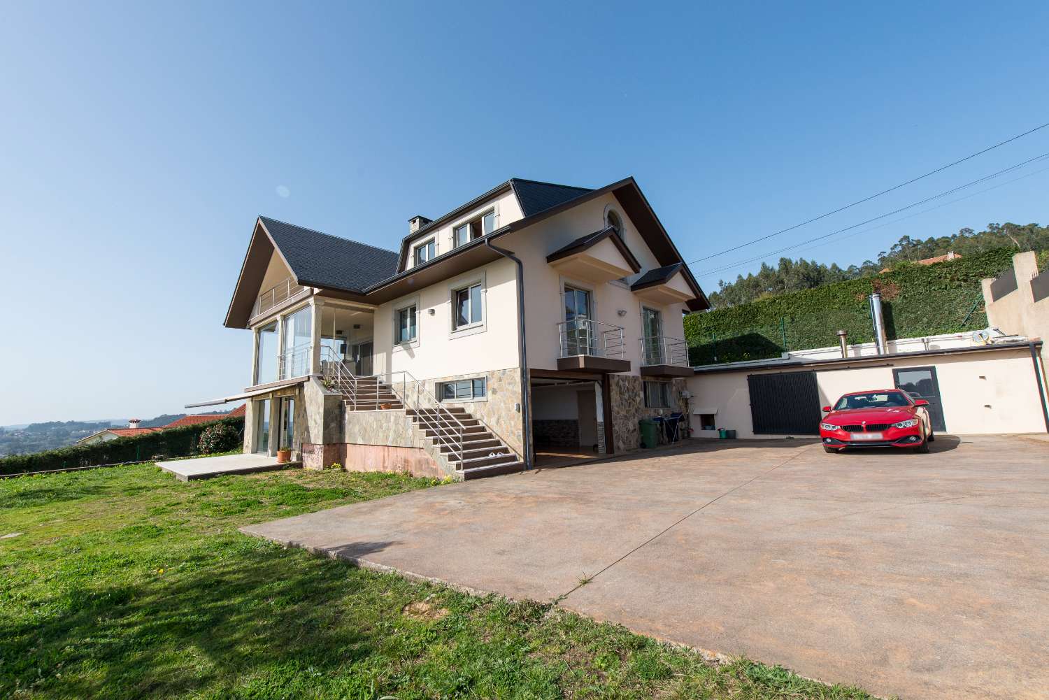 A Coruña: A7139: Cabanas: Minimalistische villa met een fantastisch uitzicht op de Ria de Ares...