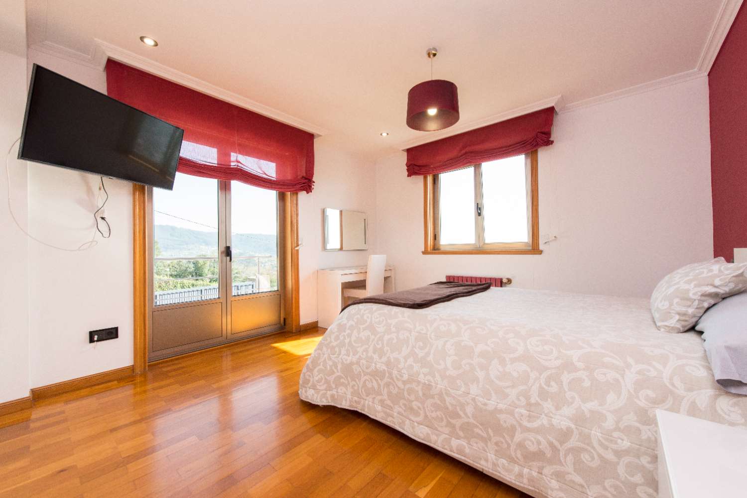A Coruña: A7139: Cabanas: Minimalistische villa met een fantastisch uitzicht op de Ria de Ares...