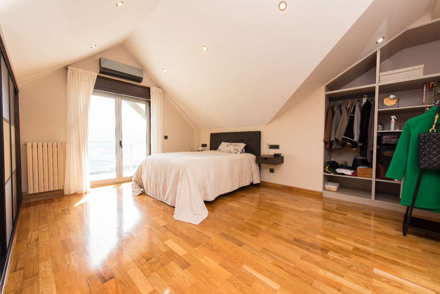 A Coruña: A7139: Cabanas: Minimalistische villa met een fantastisch uitzicht op de Ria de Ares...